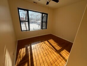 7748 S Yates Blvd in Chicago, IL - Building Photo - Building Photo