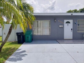 18621 SW 97th Ct in Cutler Bay, FL - Building Photo