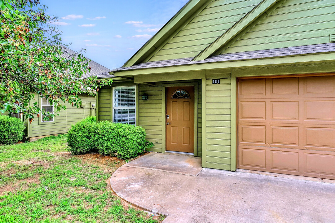 1026 W Coffin St in Denison, TX - Building Photo