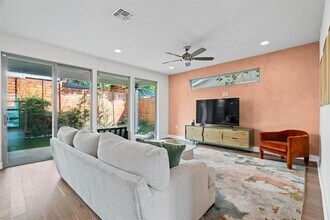 2906 Webberville Rd in Austin, TX - Building Photo - Building Photo