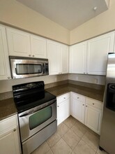 4165 Executive Dr, Unit F401 in La Jolla, CA - Building Photo - Building Photo