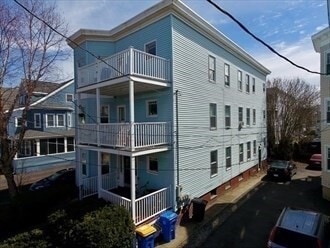 25 Seafoam Ave in Winthrop, MA - Building Photo