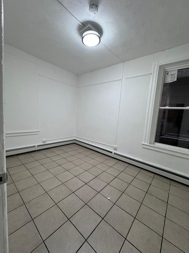 373 Morris Ave, Unit 2 in Newark, NJ - Building Photo - Building Photo