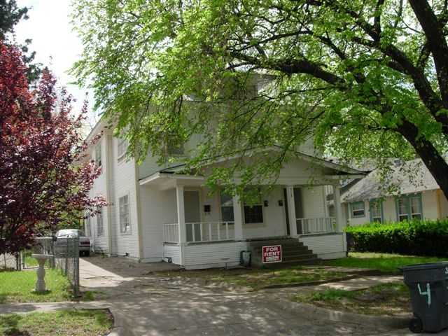 918 W 8th St in Dallas, TX - Building Photo