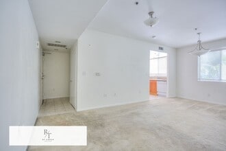 580 W Main St in Alhambra, CA - Building Photo - Building Photo