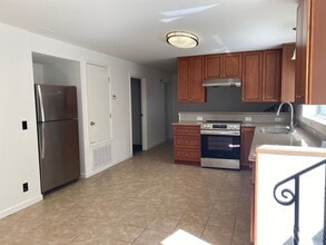1033 Pacific Ave in Alameda, CA - Building Photo - Building Photo