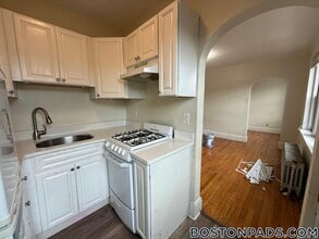 349 Pleasant St in Malden, MA - Foto de edificio - Building Photo