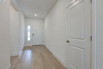1227 Richardson Rd in Lathrop, CA - Building Photo - Building Photo