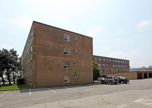 Eccleston Heights in Toronto, ON - Building Photo - Building Photo