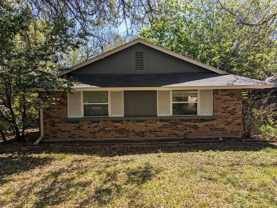8907 Pointer Ln in Austin, TX - Building Photo