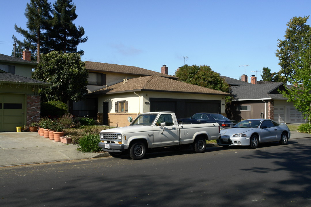 170-172 Wheeler Ave in Redwood City, CA - Building Photo