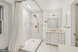 4033 41st St N in Arlington, VA - Building Photo