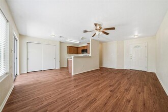 1910 Steeds Crossing in Pflugerville, TX - Building Photo - Building Photo