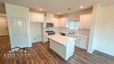 1400 Berkshire Rd in Bakersfield, CA - Building Photo - Building Photo