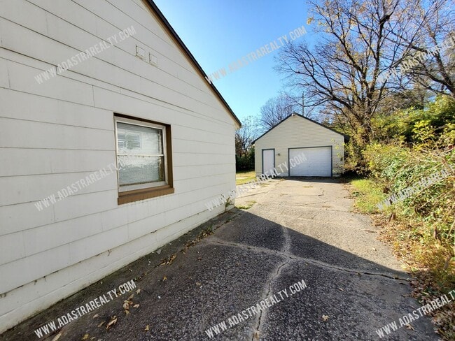8426 Wayne Ave in Kansas City, MO - Building Photo - Building Photo