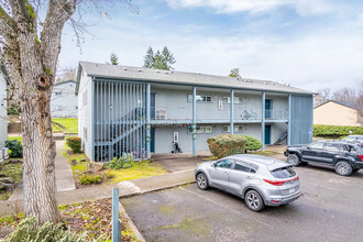 McCornack Place Apartments in Eugene, OR - Building Photo - Building Photo