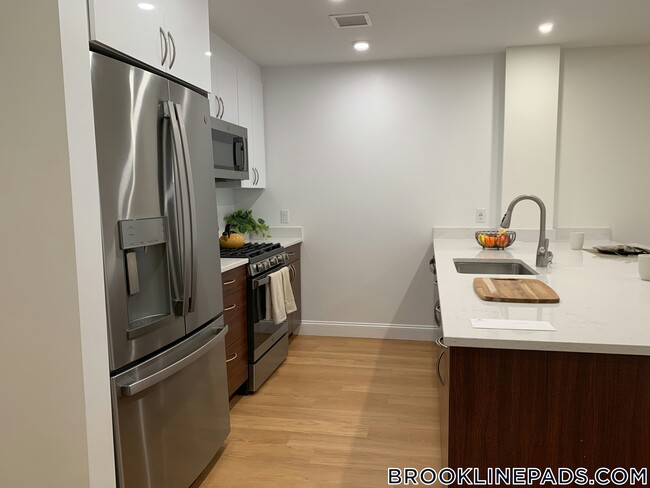 120 Gerry Rd in Brookline, MA - Building Photo - Building Photo
