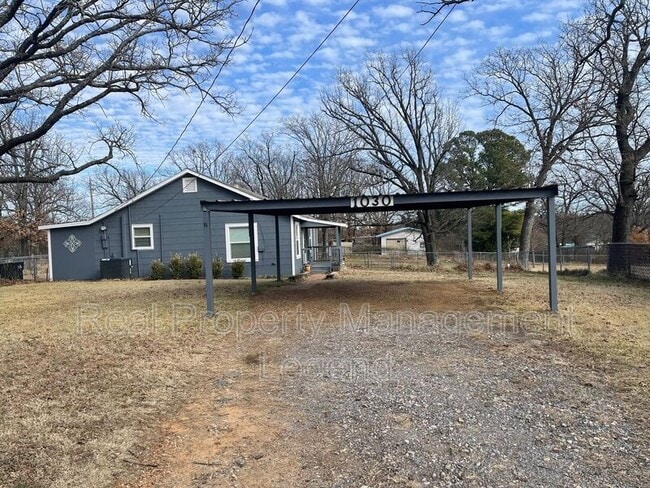 1030 Oak Dr in Denison, TX - Building Photo - Building Photo