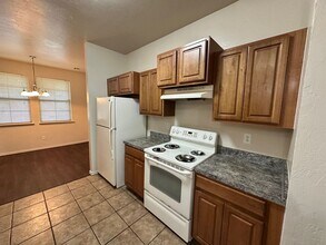 212 Chalmette Dr in Norman, OK - Building Photo - Building Photo