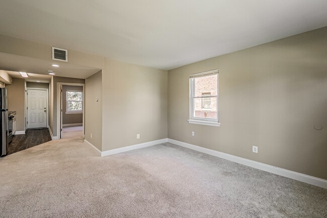 2439 25th St SE in Washington, DC - Building Photo - Building Photo