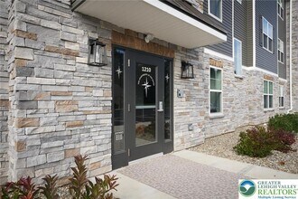 1210 Eaton Ave, Unit 305 in Bethlehem, PA - Building Photo - Building Photo
