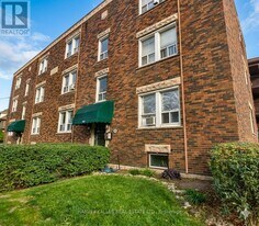 101 Connaught Ave S in Hamilton, ON - Building Photo