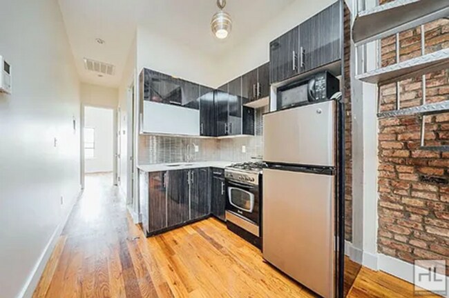 CENTRAL AVENUE / Spacious Bushwick 2 Bed 1 in Brooklyn, NY - Building Photo - Building Photo