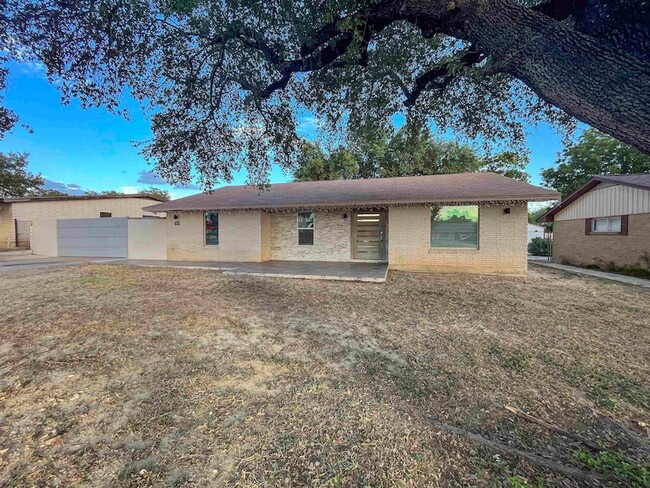 419 E Del Mar Blvd, Unit 17 in Laredo, TX - Building Photo - Building Photo