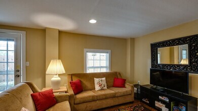 4 Rivermist Ln in Savannah, GA - Foto de edificio - Building Photo