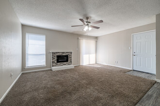 Parks on Taylor Apartment Homes in Sherman, TX - Building Photo - Interior Photo