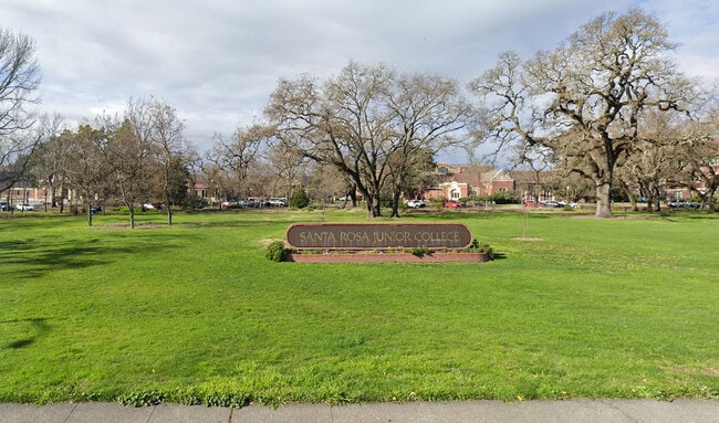 1210 Ripley St, Unit Front in Santa Rosa, CA - Foto de edificio - Building Photo