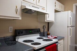 Walden Pointe in Griffin, GA - Building Photo - Interior Photo