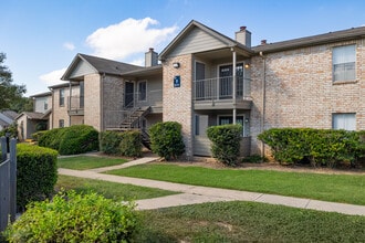 Peaks at Universal City in Universal City, TX - Building Photo - Building Photo