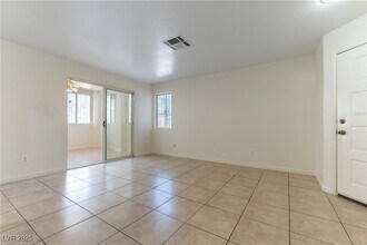 1570 Jamielinn Ln in Las Vegas, NV - Building Photo - Building Photo