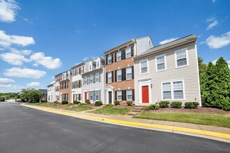 Riverside Manor Apartments in Fredericksburg, VA - Foto de edificio - Building Photo