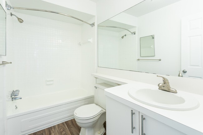 Apple Ridge Apartments - Livonia, MI