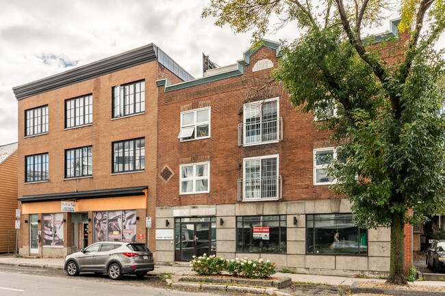 25 Charest Boul O in Québec, QC - Building Photo - Building Photo