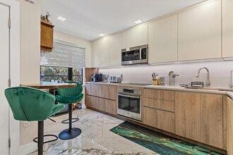 5611 Summerside Ln in Sarasota, FL - Foto de edificio - Building Photo