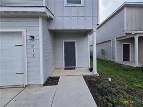 761 Greenway Trl in New Braunfels, TX - Building Photo - Building Photo