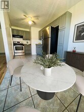 242-242 Oakdale Ave in St Catharines, ON - Building Photo - Building Photo