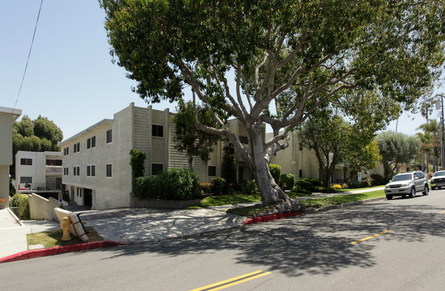 Oak Tree Village Apartments