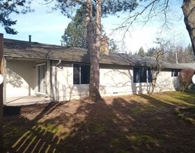 673 SW 20th Cir in Troutdale, OR - Building Photo - Building Photo