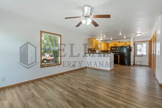 305 S Elm St in Douglass, KS - Building Photo - Building Photo