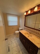 4802 E Baker Woods Ct in Decatur, IL - Building Photo - Building Photo