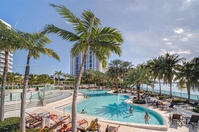 1500 Bay Rd, Unit S-0212 in Miami Beach, FL - Building Photo - Building Photo