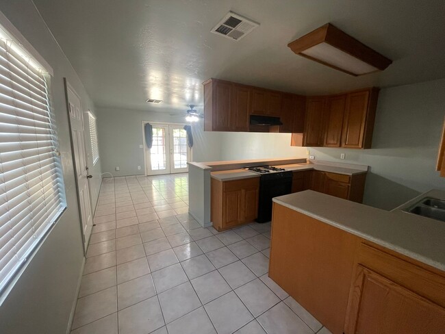 939 Baldwin Rd in Bakersfield, CA - Building Photo - Building Photo