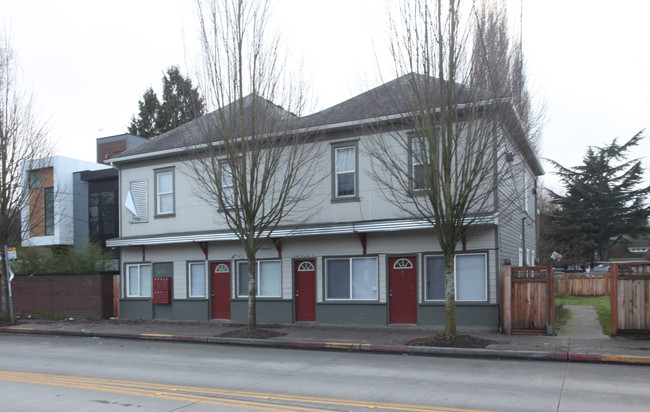 817 S Cloverdale St in Seattle, WA - Foto de edificio - Building Photo