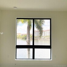 4670 NW 84th Ave-Unit -37 in Doral, FL - Foto de edificio - Building Photo