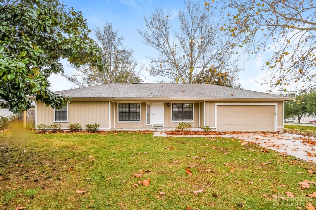 1056 Rene Ct in Orange Park, FL - Building Photo