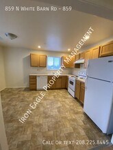 859 N White Barn Rd in Kuna, ID - Building Photo - Building Photo
